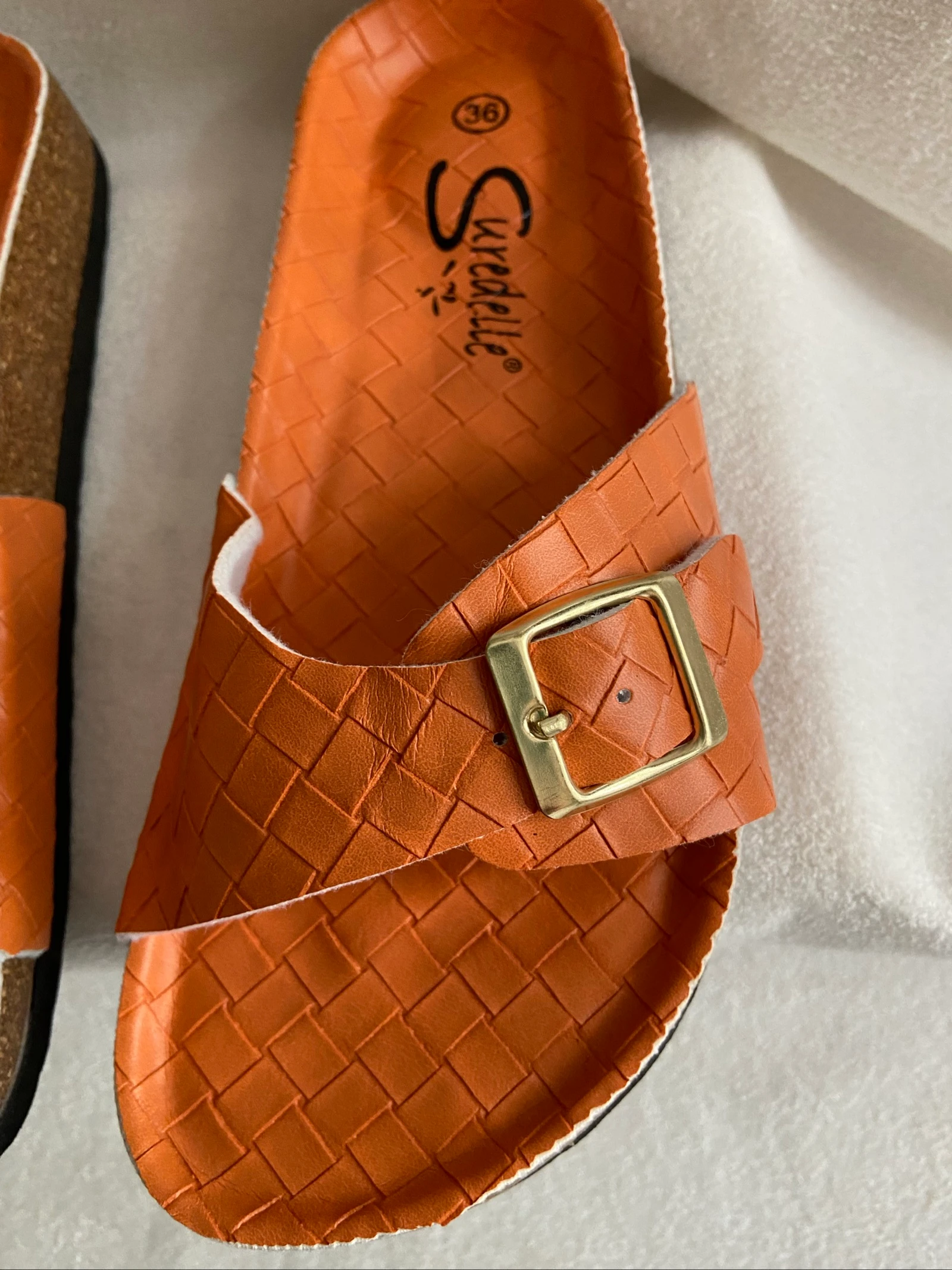 Vlakke zomermule • oranje kunstleer • 36 • Suredelle – photo 4